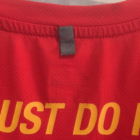 Nike The Human Race FitDry Breathable Red T-Shirt size Medium - Picture 6 of 15